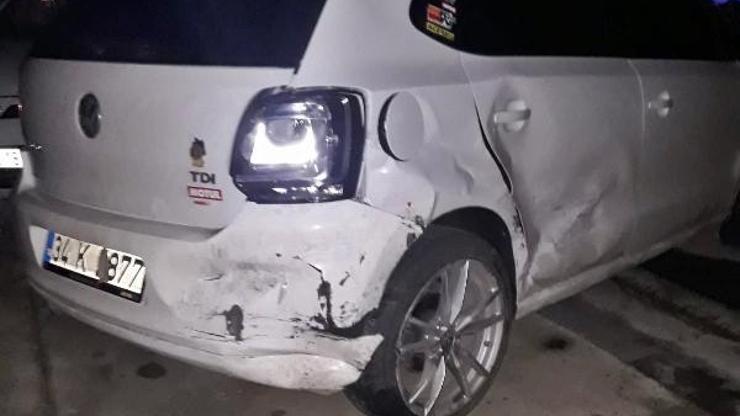 Kavşakta iki otomobil çarpıştı: 3 yaralı