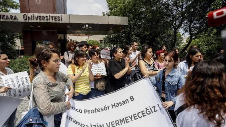 Tecavüzle suçlanan profesörün tahliyesine öğrencilerden tepki