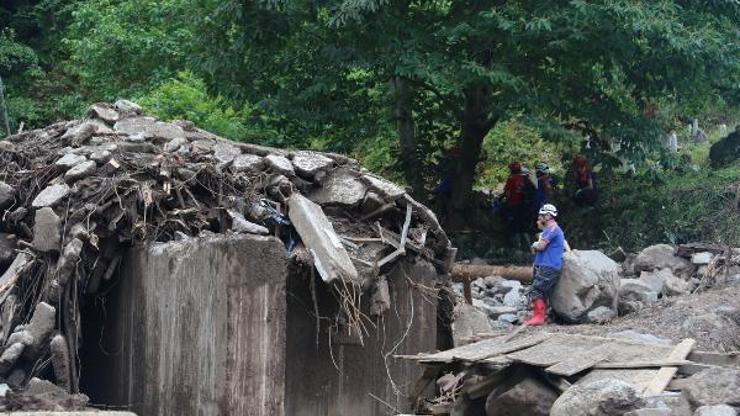 Araklıda sel felaketindeki yıkım fotoğraflarda