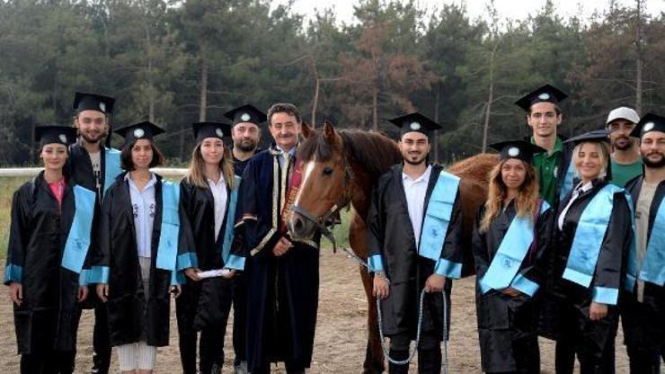 Atçılık okulunda mezuniyet coşkusu