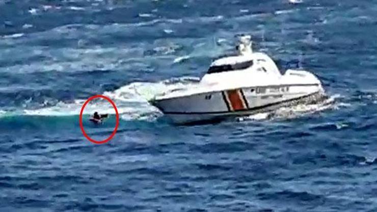 Denizde bitkin düşen dalgıç, feribottan atılan can simidi ile hayata tutundu