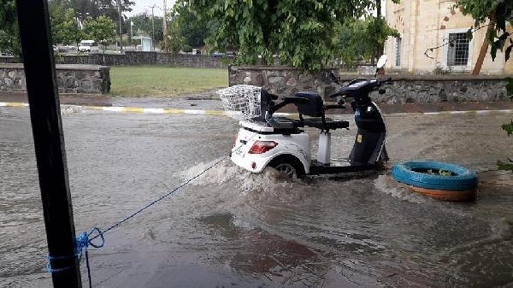 Geliboluda sağanak, dolu ve rüzgar yaşamı olumsuz etkiledi