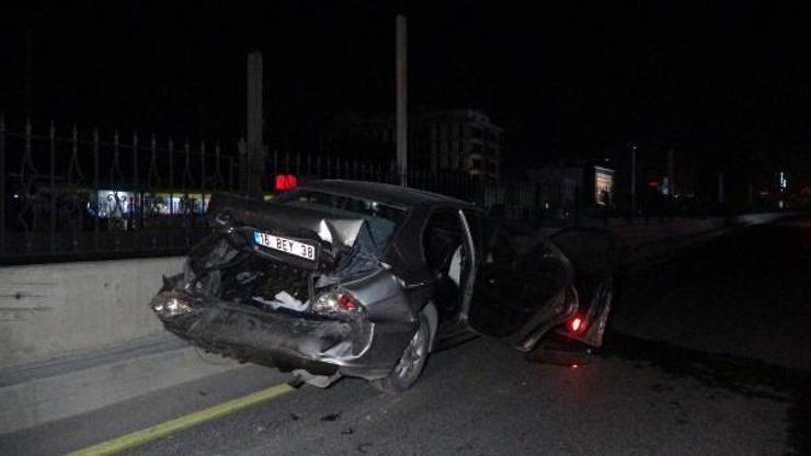 Bursada TIR kırmızı ışıkta duran araçlara çarptı: 5 yaralı