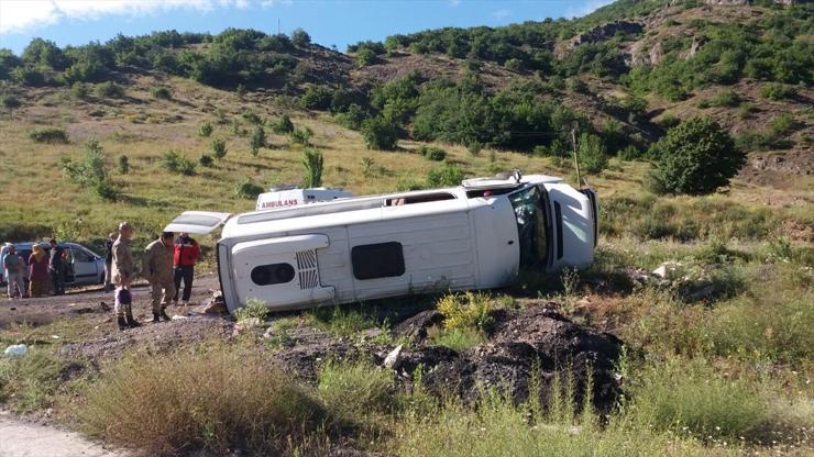 Orduda minibüs devrildi: 1 ölü, 15 yaralı