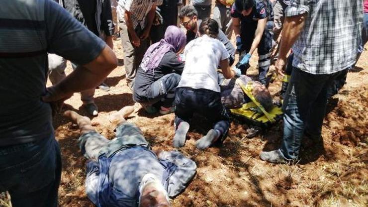 Devrilen traktörün altında kalan çift ağır yaralandı