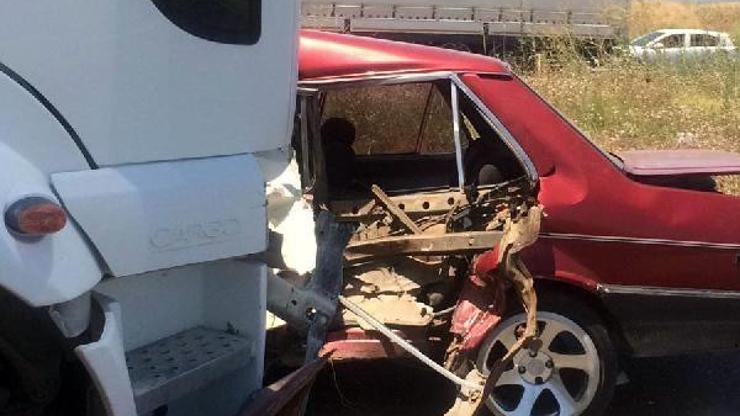 TIR ile çarpışan otomobilin sürücüsü yaralandı