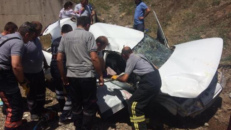 Tavşanlı’da devrilen otomobildeki 2 kişi yaralandı