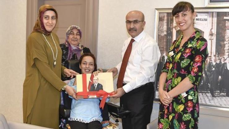 Vali Demirtaşa fiziksel engelli Damladan anlamlı ziyaret