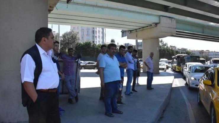 Bayrampaşada yolun karşısına geçmeye çalışan yayalara otomobil çarptı: 1 ölü 1 yaralı