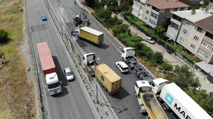 Son dakika... Beylikdüzünde feci kaza Yol tamamen trafiğe kapandı
