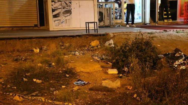 Kafe önünde otururken tabancayla vuruldu
