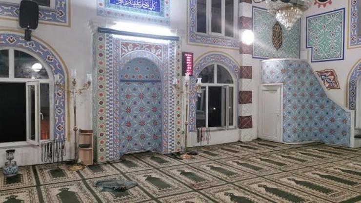 Camide öldürdüğü kardeşi, namazda arkasında saf tutmuş