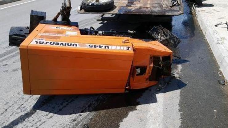 Traktör ile hafif ticari araç çarpıştı: 2si çocuk 9 yaralı