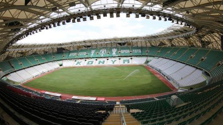 Konya Büyükşehir Stadyumunun çim zemini yenilendi