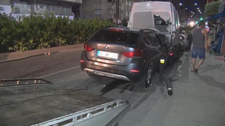 Gaziosmanpaşada cip minibüse çarptı