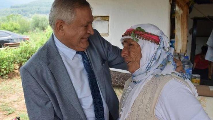 Ameliyatla görmeye başlayan Fatma ninenin sevinç gözyaşları