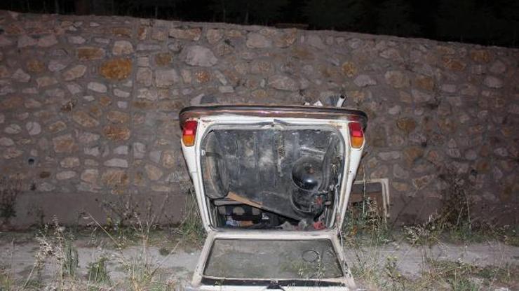 Otomobil istinat duvarından düştü