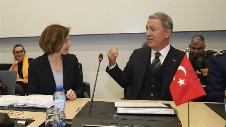 Bakan Akar, Fransız mevkidaşı ile telefonda görüştü