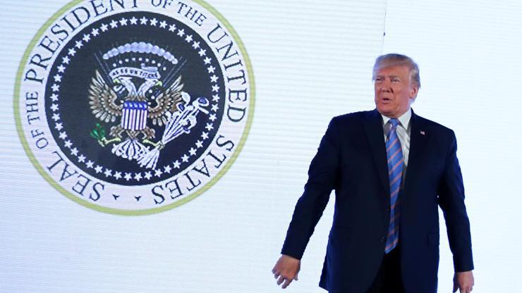 ABD Başkanı Trumpa şok Sahte fors önünde konuştu