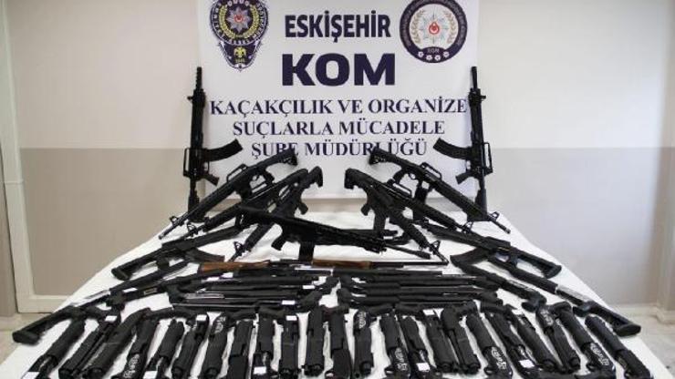 Kaçak silah ticareti şüphelileri 50 tüfekle yakalandı