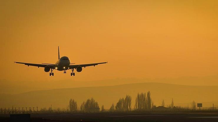 Pilotun isteği şaşkına çevirdi Yolcular ne yapacağını bilemedi