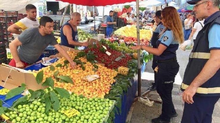 Maltepe zabıtası pazarcıları denetledi
