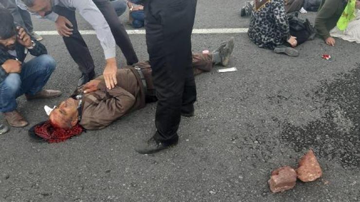Şiddetli rüzgar, diyaliz hastalarının minibüsünü devirdi: 6 yaralı