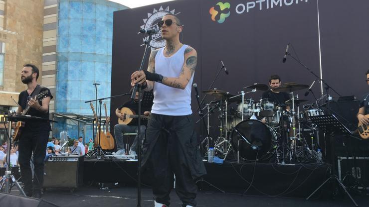 Can Bonomo hayranlarını coşturdu