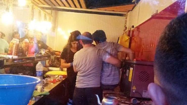 Elini kaptırdığı kıyma makinesi ile hastaneye götürüldü