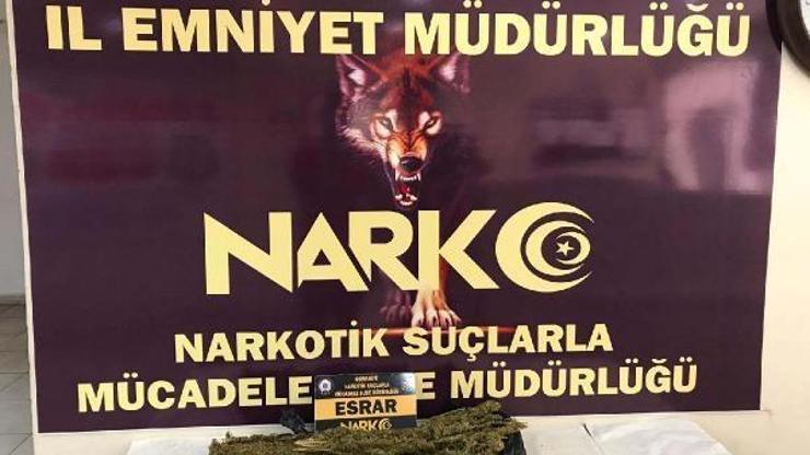 Motosiklet selesinden 1100 gram esrar çıktı