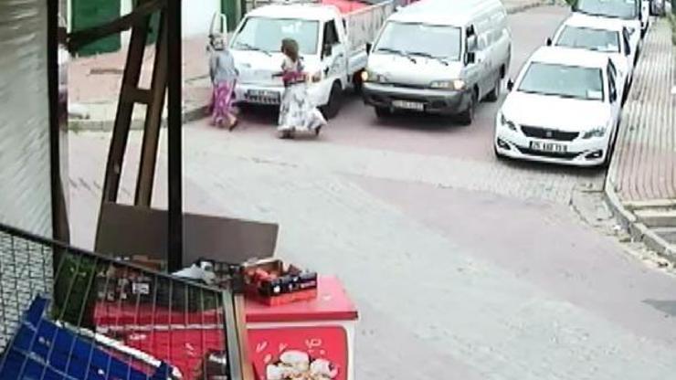 Gözaltına alınmamak için polise biber gazı sıkan şüpheliler kamerada