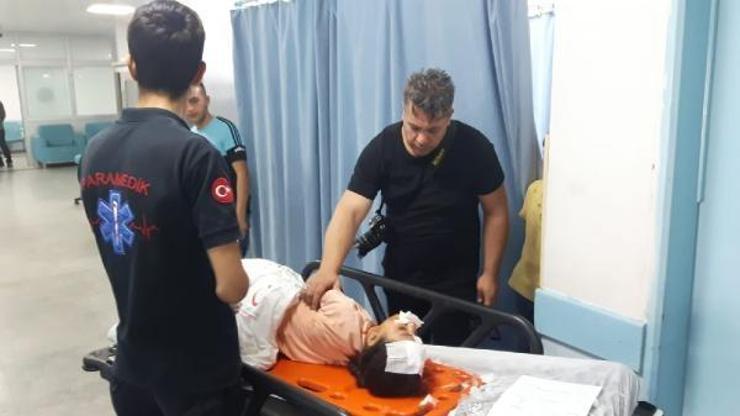 Kamyonetle çarpışan otomobildeki 5 kişi yaralandı