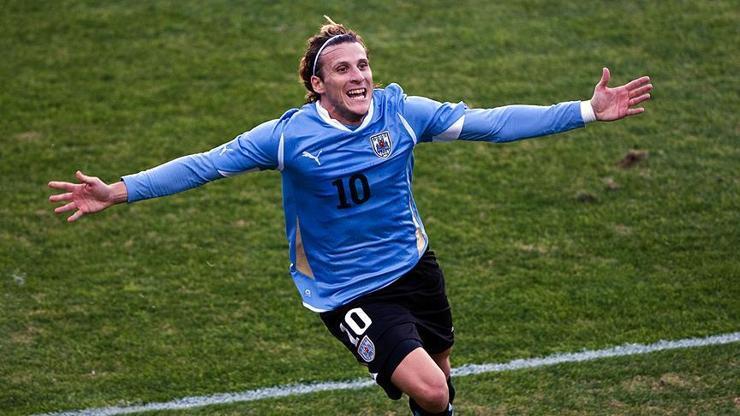 Efsane isim Diego Forlan futbolu bıraktı