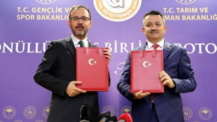 Bakan Pakdemirli: Gençliği toprakla, fidanlarla buluşturmamız lazım