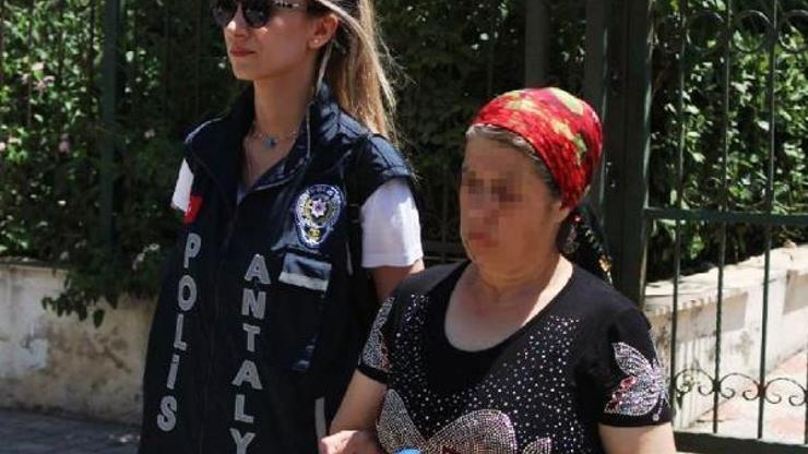 Hasta gibi davranarak, hastaları soydu