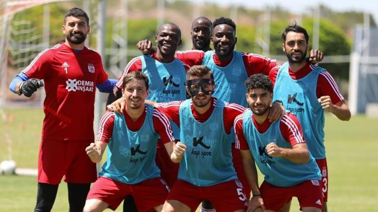 Sivassporda forma numaraları belirlendi