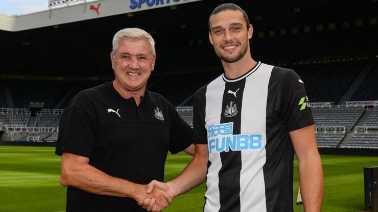 Andy Carroll geri döndü