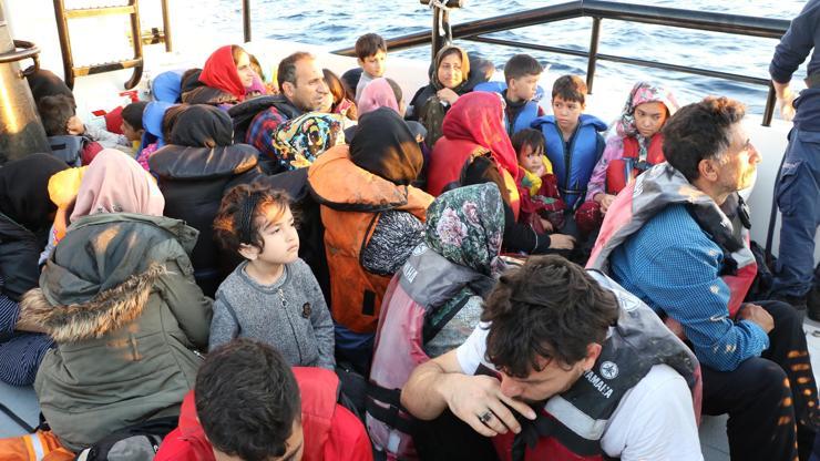 Helikopterden belirlendi, denizdeki 83 kaçak göçmen yakalandı