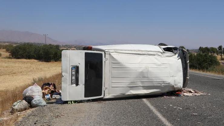 Licede minibüs devrildi: 7 yaralı