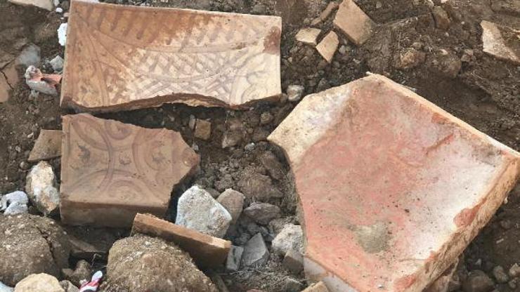 İznikte molozların arasında tarihi eser bulundu