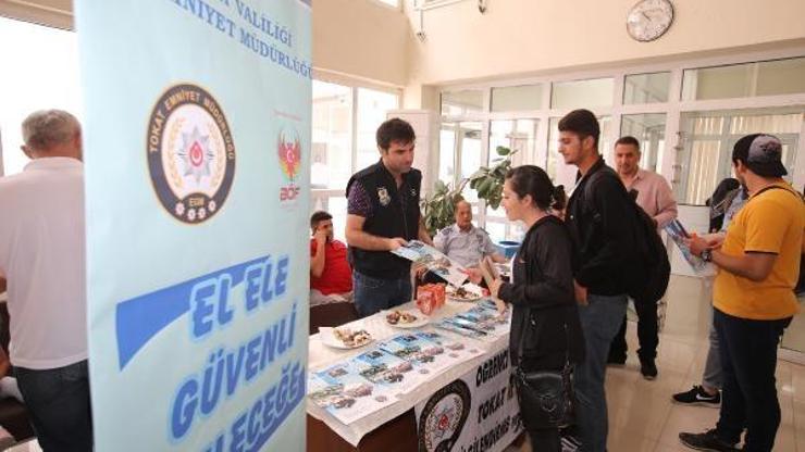 Kayıt yaptıran öğrencilere terör uyarısı