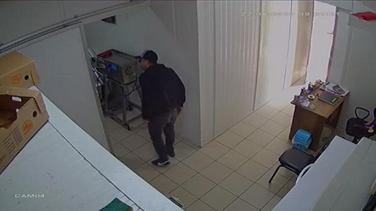 Gaziosmanpaşada köfteciye silahlı saldırı kamerada