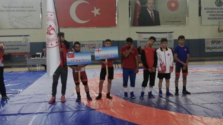 Uluslararası Mehmet Akif Pirim Güreş Turnuvası başladı