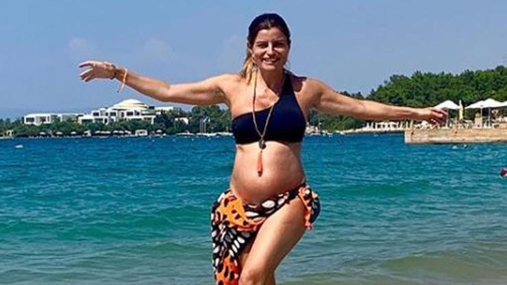 Ece Vahapoğlu plajda fenalaştı