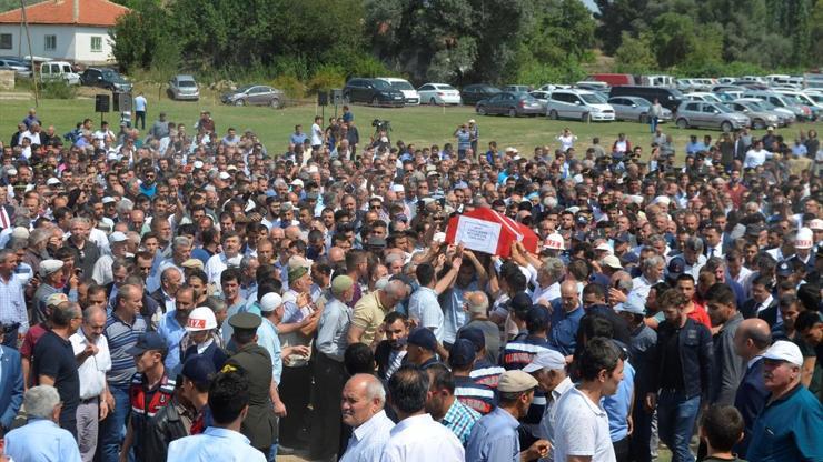 Şehit Uzman Çavuş Yunus Şahin son yolculuğuna uğurlandı