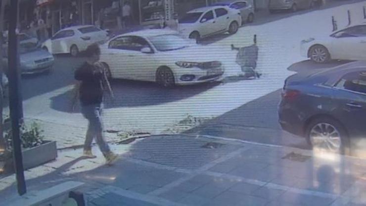 Esenyurtta otomobilin bir kadına çarpma anı kamerada