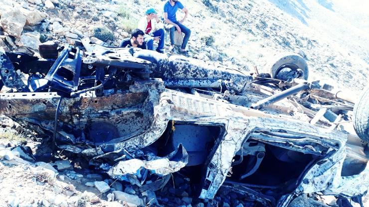 Uçurumdan yuvarlanan araçtan atlayarak kurtuldu
