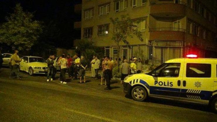 Otomobil, park halindeki araçlara çarptı: 1 yaralı