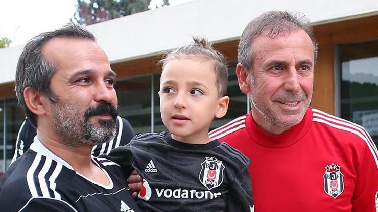 DMD hastası Taylan Beşiktaşı ziyaret etti