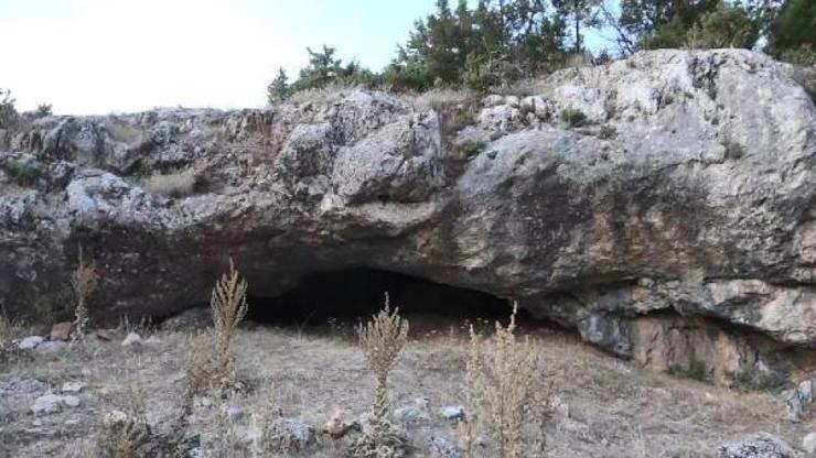 Kaçak kazı yapan 4 kişi suçüstü yakalandı